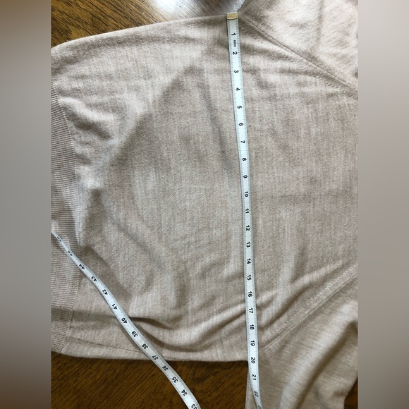 Lightweight Sweater Women’s Medium - Picture 4 of 6